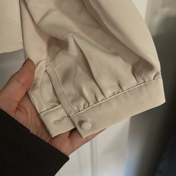 Dynamite Crossover Blouse - Picture 3 of 4